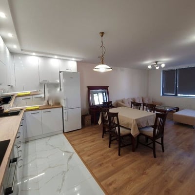 Location d’un appartement spacieux et lumineux de 3 pièces, 130 m², Varna, Bulgarie